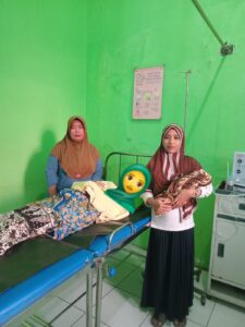 Menolong persalinan normal jam 06.30 wib